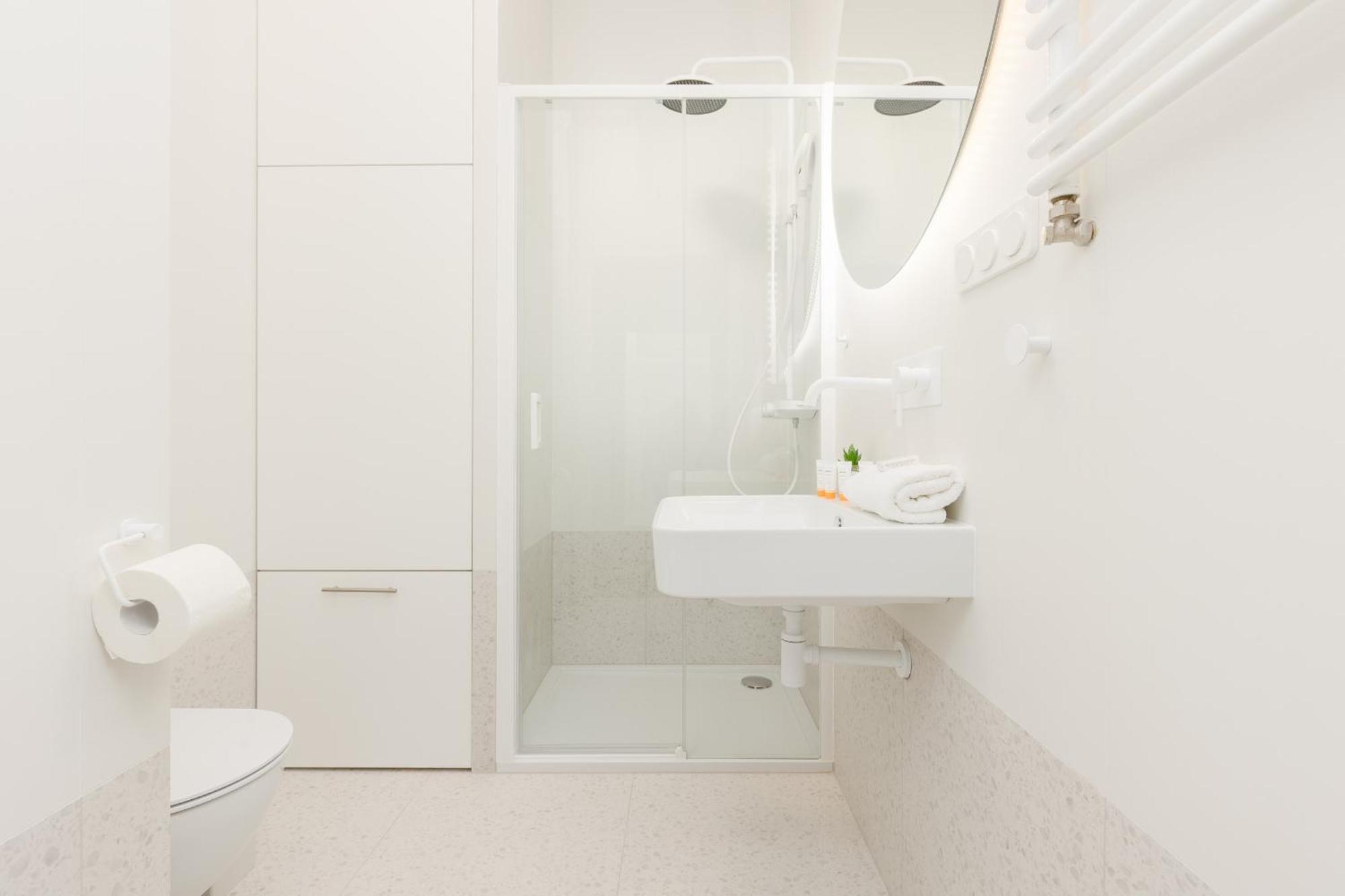 Apartament Bright 2-bedroom By Renters Warszawa