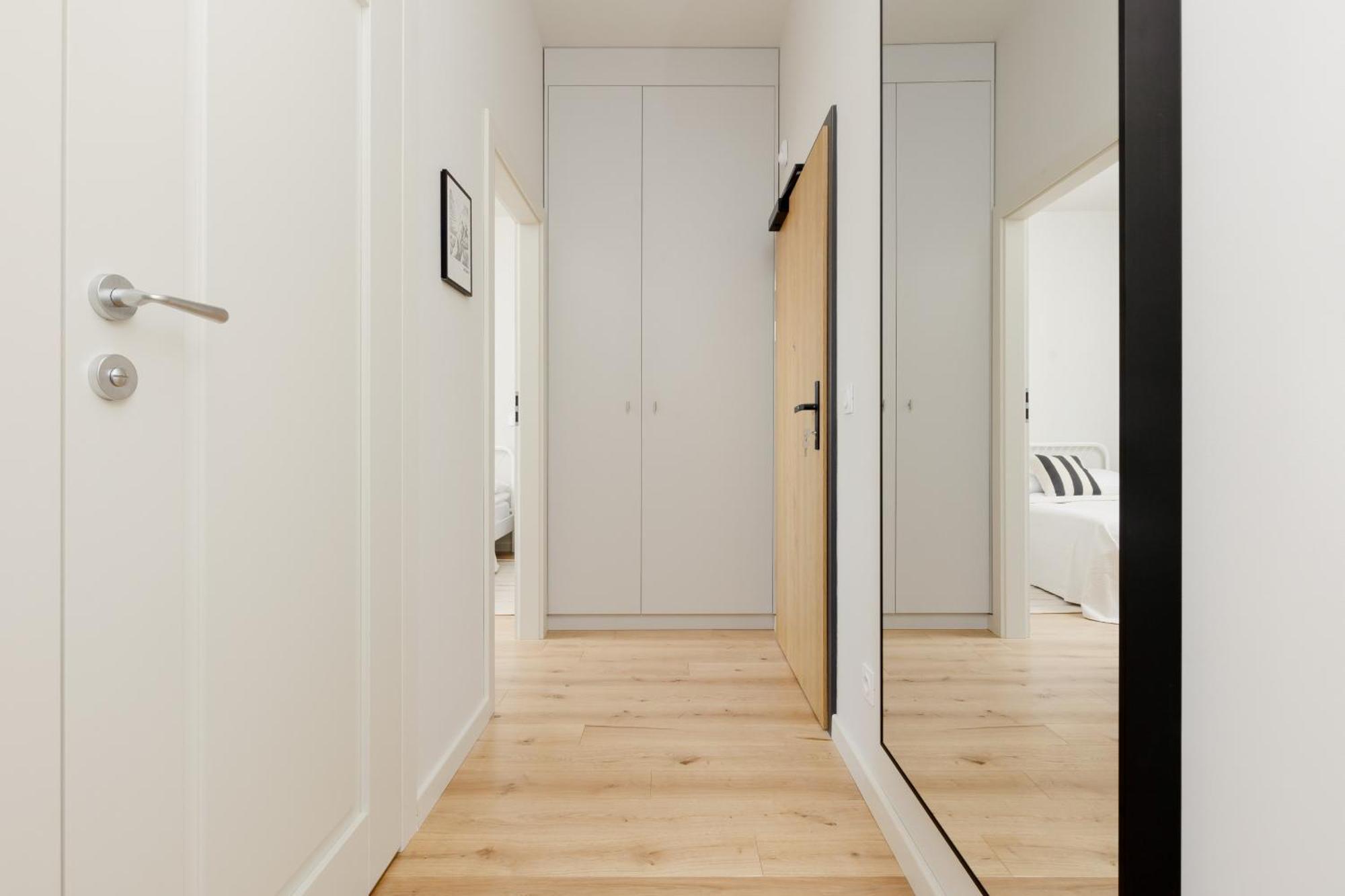 Apartament Bright 2-bedroom By Renters *