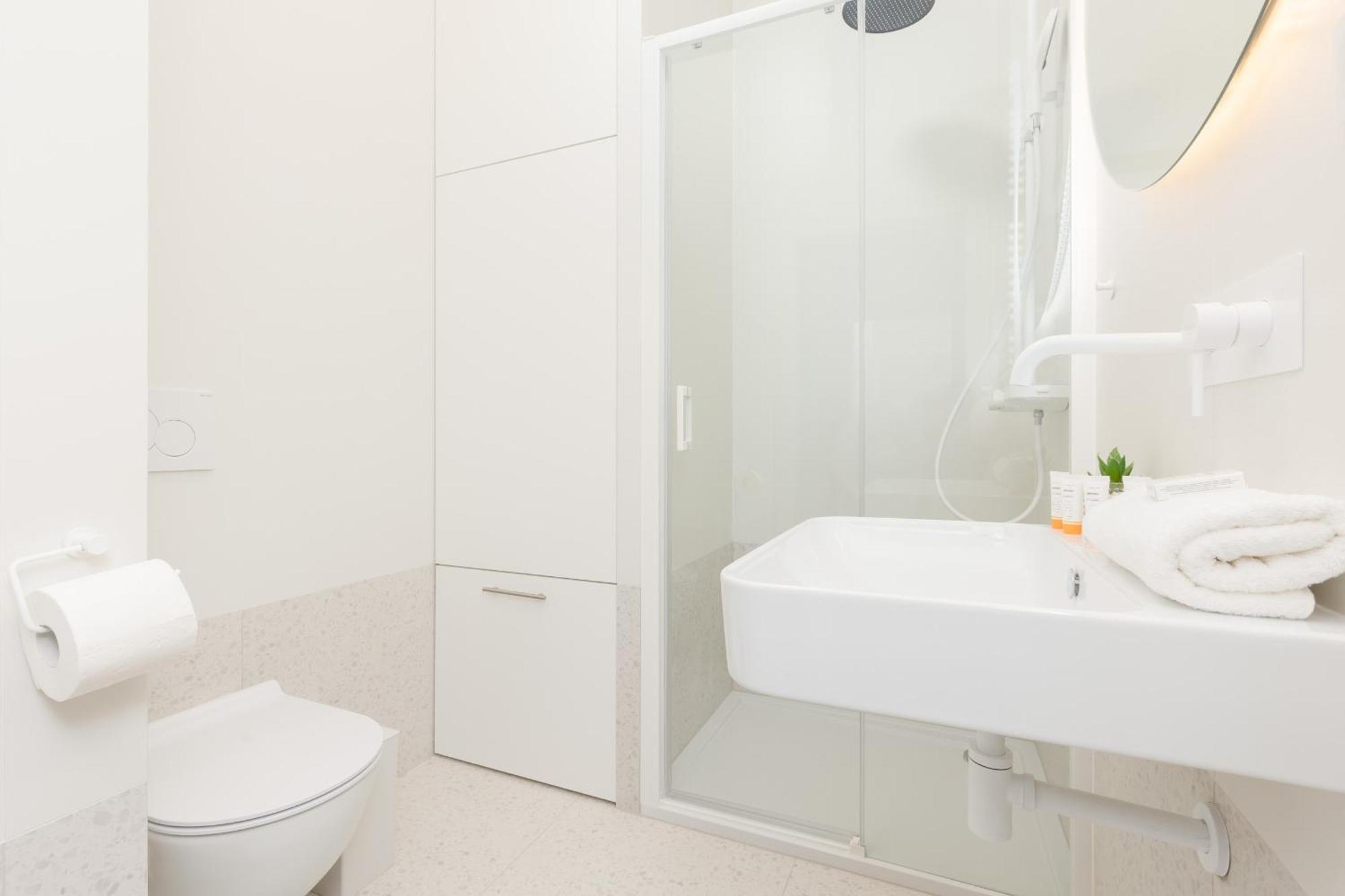 Apartament Bright 2-bedroom By Renters Warszawa
