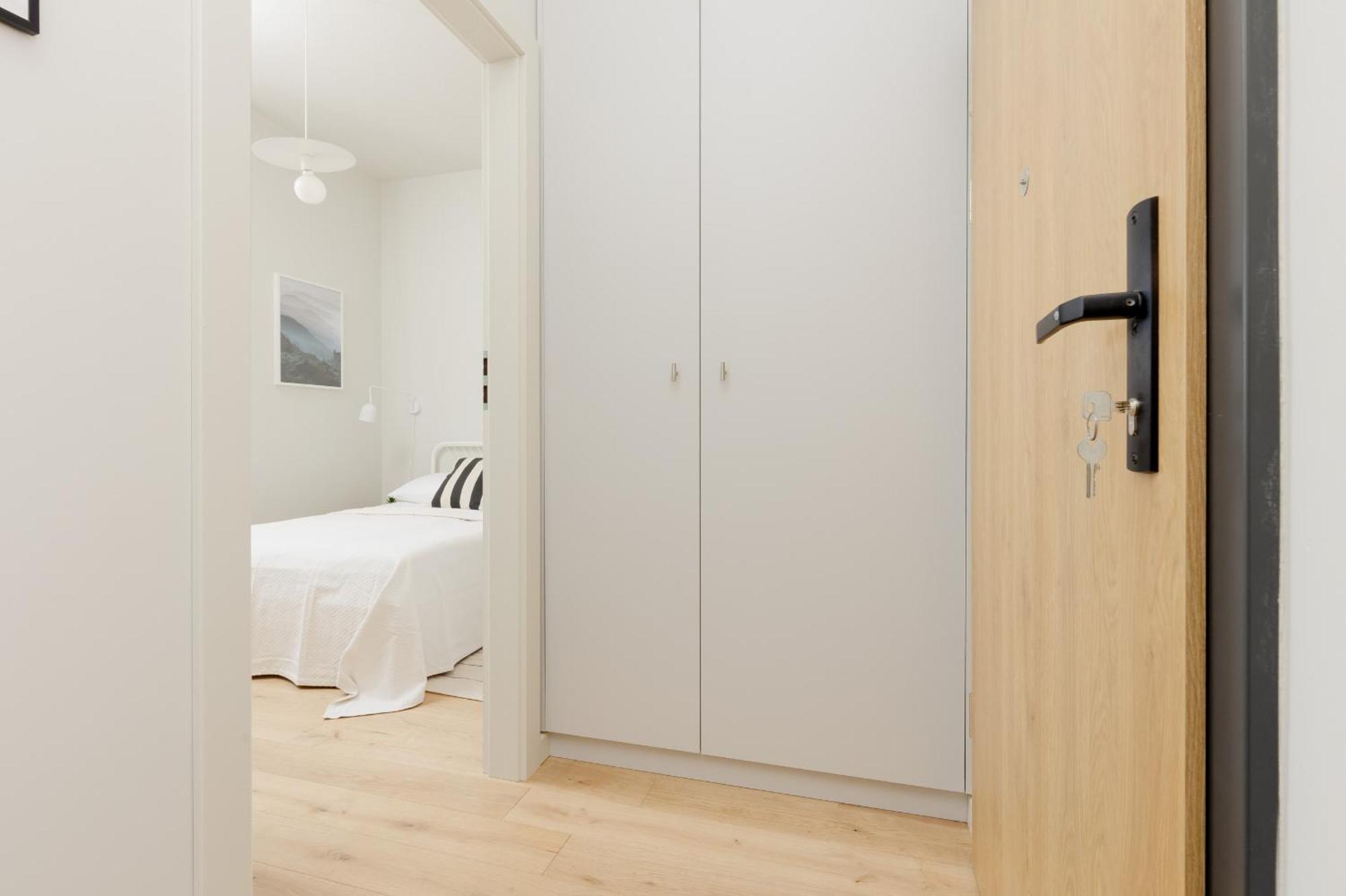 Apartament Bright 2-bedroom By Renters