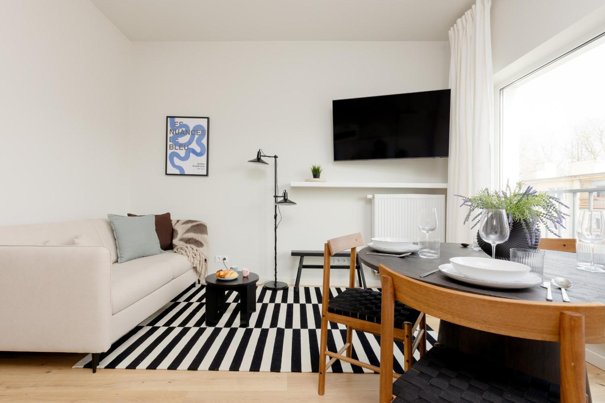 Bright 2-bedroom By Renters Apartament *