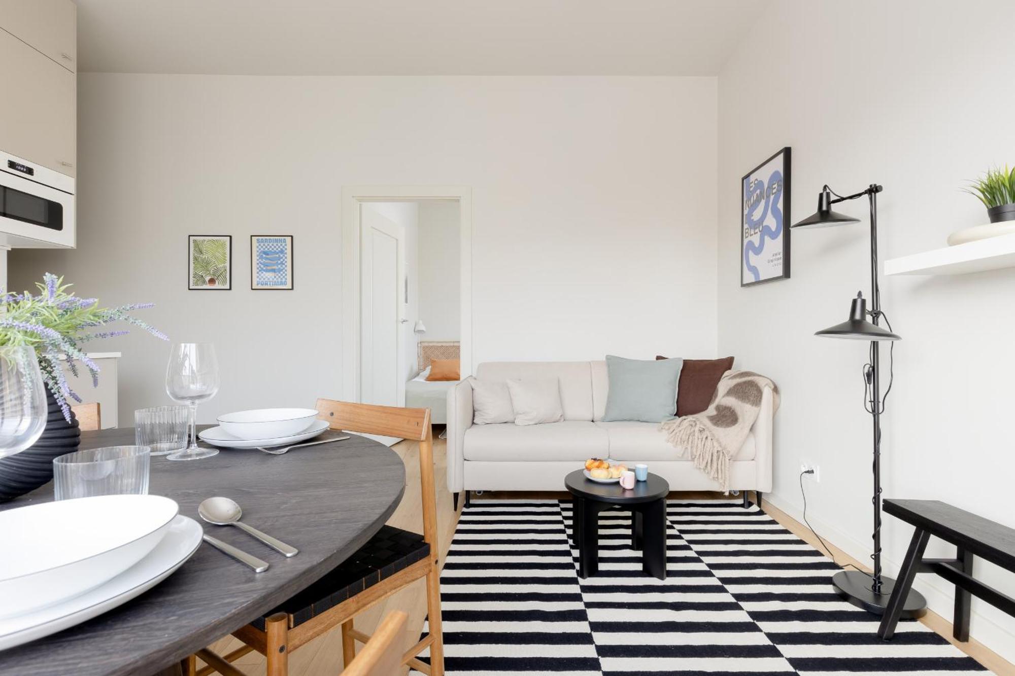 Apartament Bright 2-bedroom By Renters *